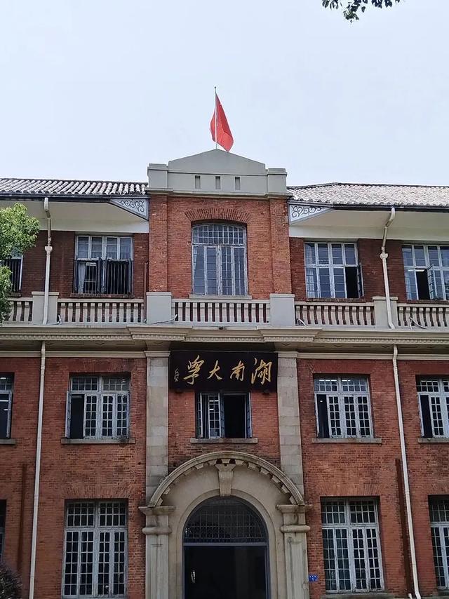 湖南必去十大景点排行榜，这才是湖南最值得去的10个地方，收藏好