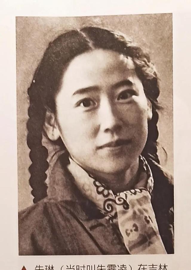 1997年，李鹏总理全家在玉泉山游玩，难得团聚，女儿女婿罕见出镜