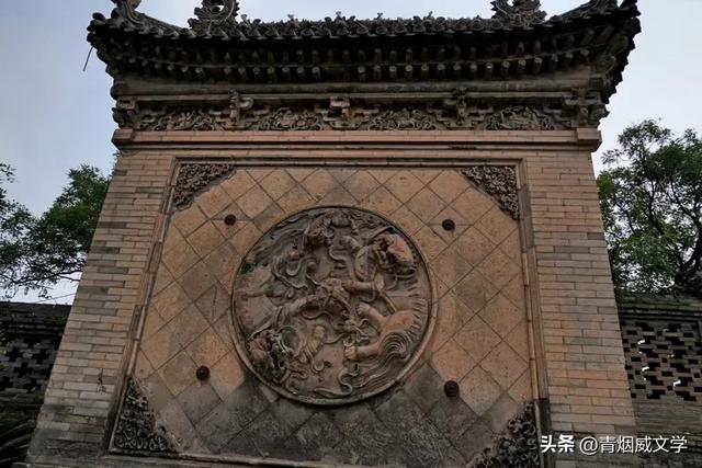 走进王家大院