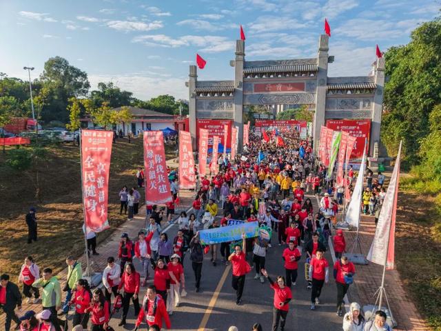 全民迎全运，万人走丹霞