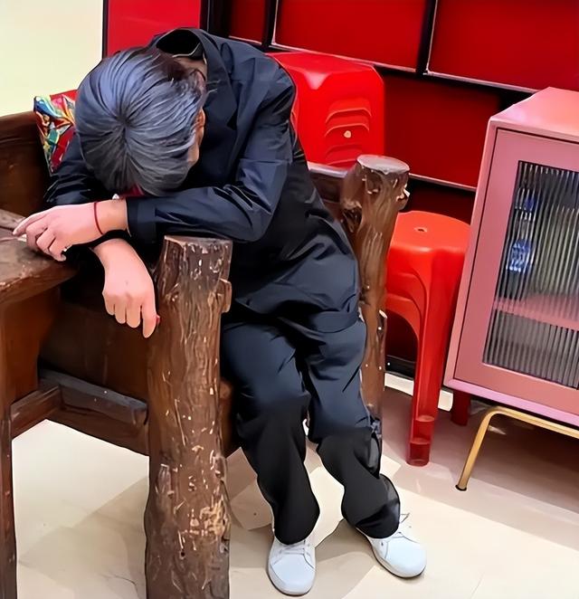 梁小龙去世早有预兆，关门弟子爆料3个“不良爱好”	，都是催命符