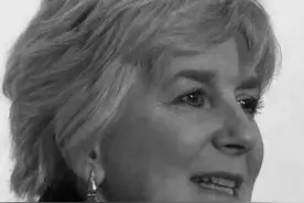 埃莱娜·费兰特和她的“那不勒斯四部曲”之一《我的天才女友》图片