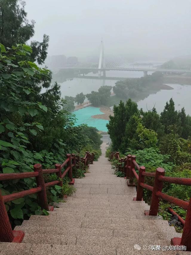 雨后的早上登临朐县城的粟山,眺望县城
