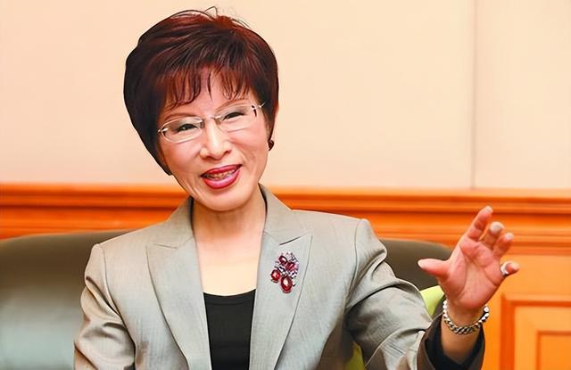 洪秀柱登上天安门，赖清德叫嚣称“回来就抓”，大陆六个字神预判