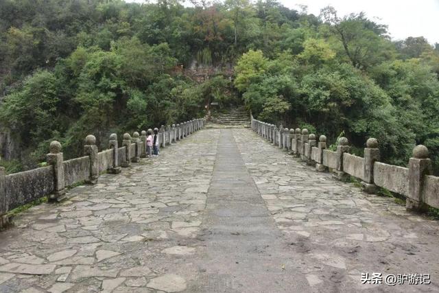 贵州古桥界的顶流，400年后坚固如初，却被称为豆腐桥！