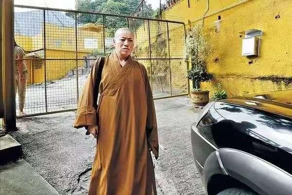 “风流尼姑”释智定落网记，白天贪墨钱财，晚上与和尚醉生梦死