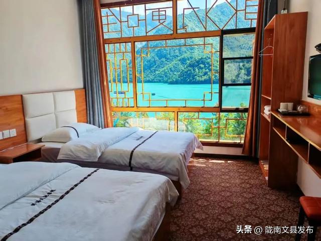 文县双节盛景：天池映月话团圆，白马欢歌越千年
