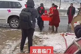 "新娘带娃出嫁：挑战传统，收获幸福，这就是爱的力量！"图片
