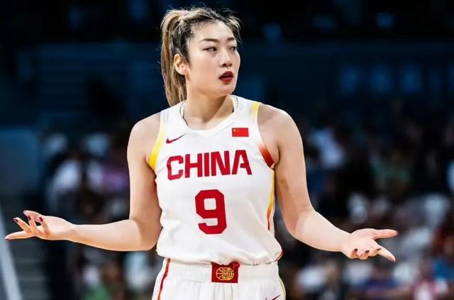 女篮离队第一人！宫鲁鸣也留不住，19+7+7比李梦还能打可惜啊