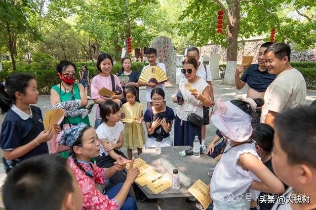 山西高校新生专属福利：洪洞大槐树景区免票迎新生，赠暖茶传文化