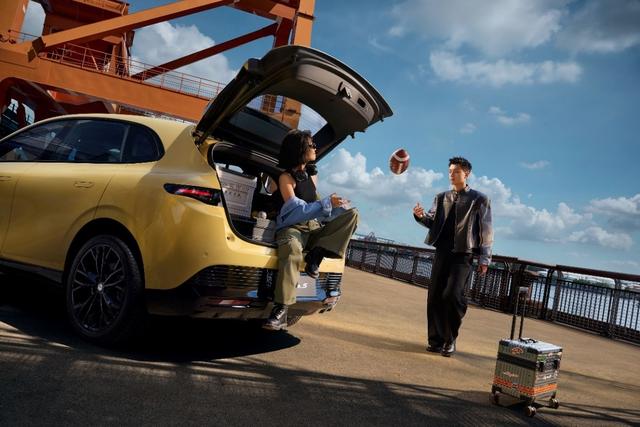 为全球年轻用户打造的“人生Dream Car” 零跑Lafa5预售开启