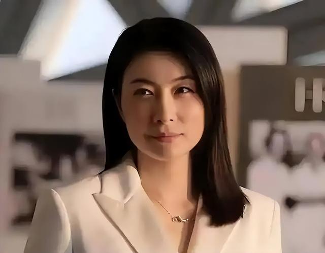 央视对郭晶晶的称呼变了，三字之差释放强烈信号，霍震霆全说对了