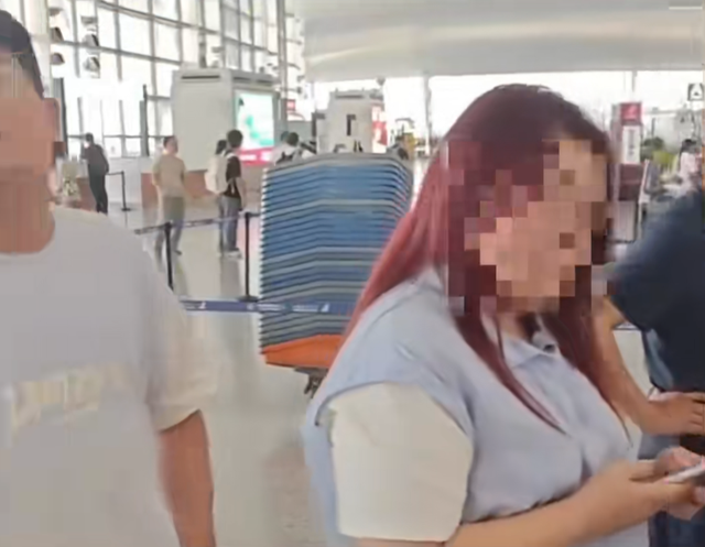 男子因阻止插队被扇耳光！警方判赔3500元及高铁费用，“听说要赔钱就大哭，她老公低声下气求谅解”