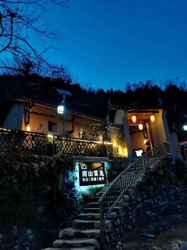 推窗见山，卧听雨声，在安康民宿里寻找最美秋天！