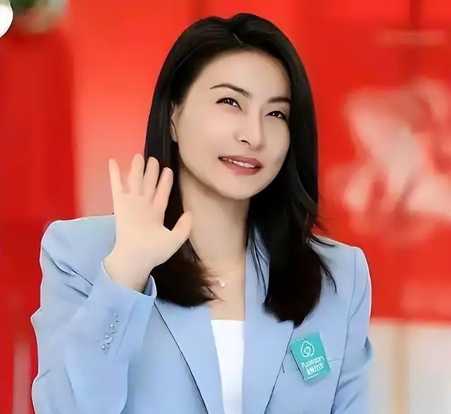 央视对郭晶晶的称呼变了，三字之差释放强烈信号，霍震霆全说对了