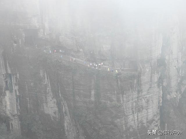 南太行D5万仙山景区郭亮村挂壁公路