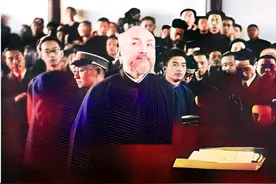 1946年，褚民谊受审的镜头，面对证据，他仍旧一脸高傲，拒不认罪图片