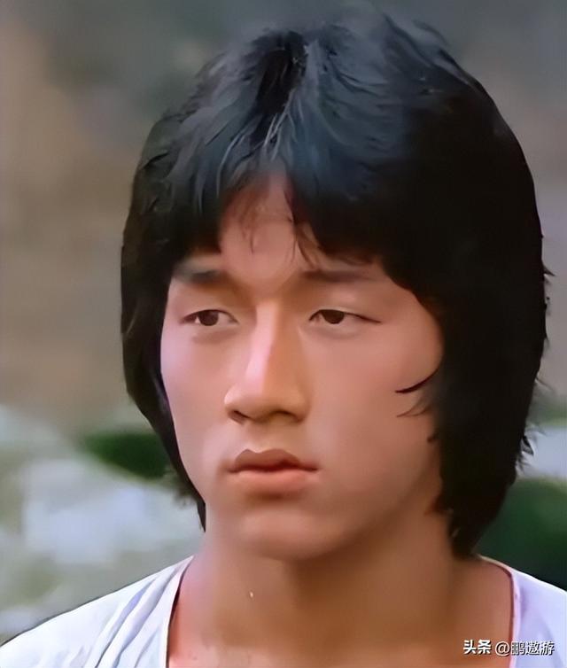 官媒对成龙的称呼变了，三字之差释放强烈信号，王晶的话有人信了