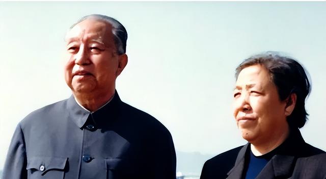 华国锋妻子韩芝俊	，如今年过九旬，至今在完成丈夫一个心愿