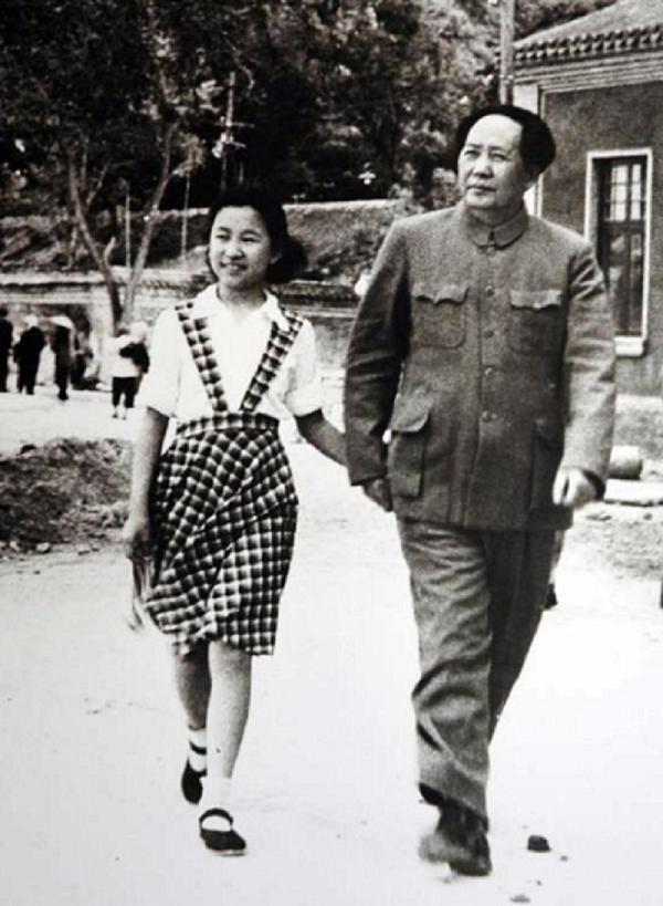 74年，李讷带着娃到北京看望父亲，主席流泪道：娃娃不能离开我了