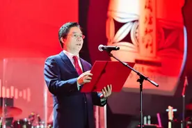 真造！洛阳洛龙区翠云一企业办起演唱会图片