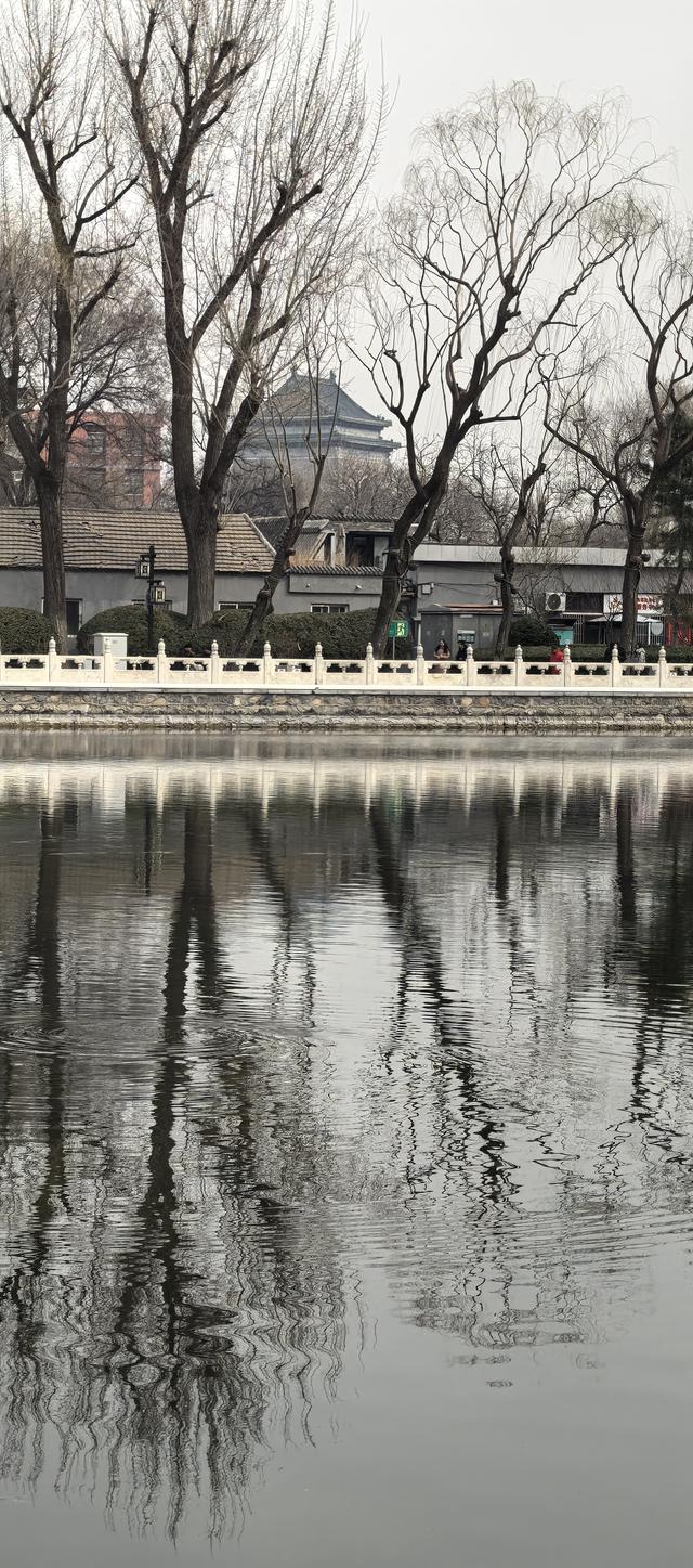 银锭桥头诉风雅，一怀情思寄天涯