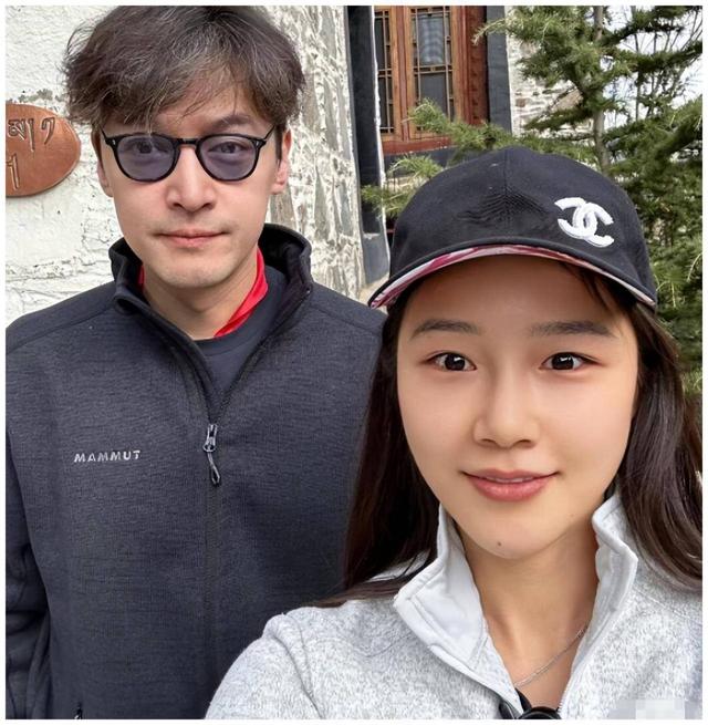 43岁胡歌涅槃归来，车祸伤疤成勋章，携经纪人妻女同框近况太解气 第12张