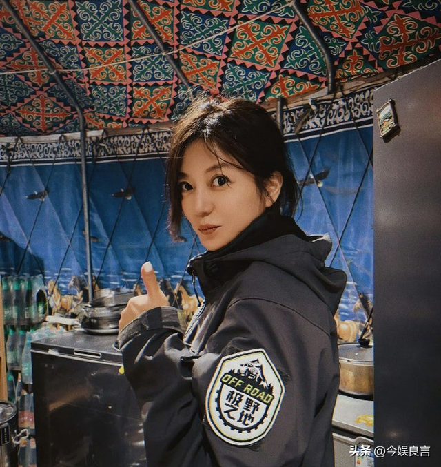 封杀四年，49岁赵薇突传消息，因胃癌去世传闻5个月前就真相大白