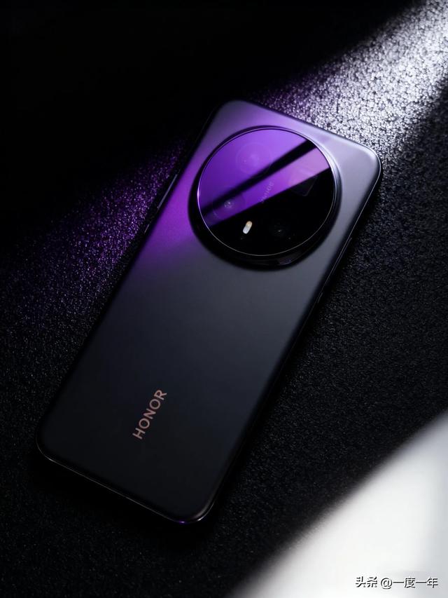 荣耀500系列率先通过3C认证，全系支持80W有线充电