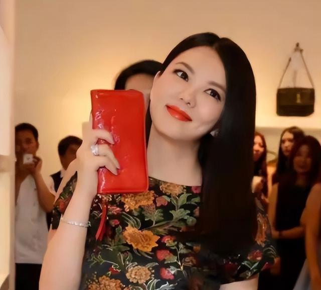 全网封禁仅7天，李湘"私生活"被扒	，原来她从不像表面那么简单