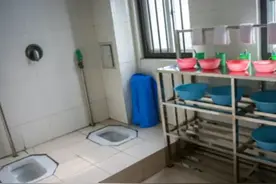 服刑人员是怎么上厕所的？图片