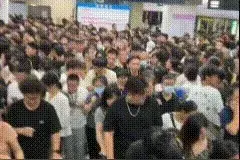 武汉的烟花秀，除了烟花啥都有图片