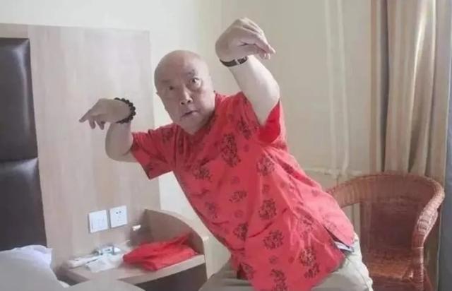 天下武功出少林，这武术动作是他临时编的？网友：竟被骗了几十年