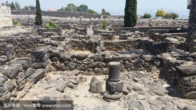 石碑下的驱逐,塞巴斯提亚村民守护的不只是土地,更是文明记忆