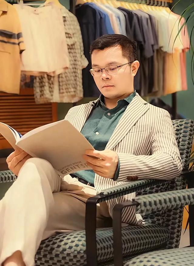 这就是向晗给金哥挑的衣服，跟模特穿的判若两人，还好成片还不错