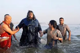 印度首富小儿子：娶了如花美眷，却胖到300多斤，站一起好不般配图片