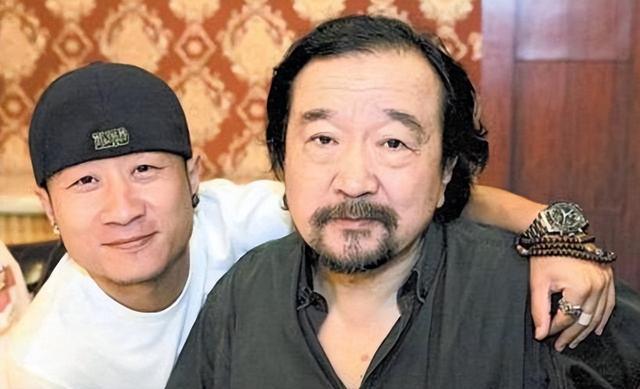 79岁李保田现状：定居山东衰老明显，儿子李彧太像父亲的“翻版”