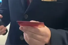 男子想用退役军人优待证乘车 工作人员：广州还没实行暂不能用 律师：优待退役军人符合相关规定图片