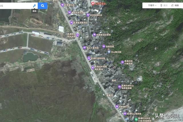 霞浦松山有条一公里长的旧街老巷,两边民宿林立,足足有168家