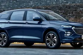 裸车价10万元，想买大6座家用车，看看这两款，耐用舒适还省油图片