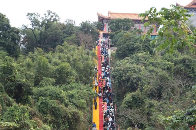 大年初六，迎六顺！观音山上众多游客接福接顺，解锁新春顺心游