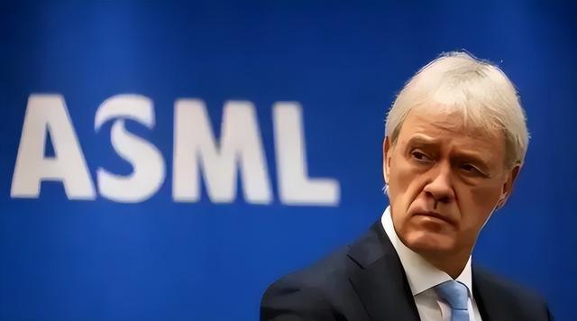 ASML与蔡司暗度陈仓，美国封锁令沦为废纸，外媒：半导体天塌了！​