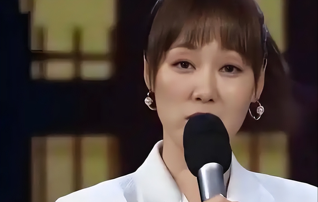 讨好大佬，陪睡上位，遭央视“开除	”	，她身上的标签哪个才是真的