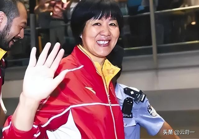 从“铁榔头”到“整容狂魔”，64岁郎平成了这样，差点认不出来了