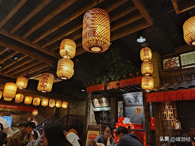 玄武门外，找了家南京大排档，体验金陵城的特色美食