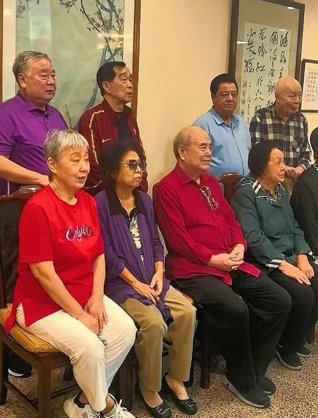 相声界泰斗北京聚会，李国盛坐C位，李金斗 赵炎 石富宽站二排