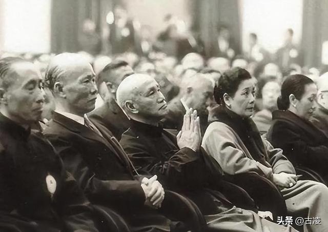 蒋介石败逃台湾之前，谁在掌管台湾，为啥老蒋一去他要拱手奉上？