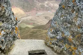 上过西藏的天空厕所，才明白什么叫一泻千里。图片