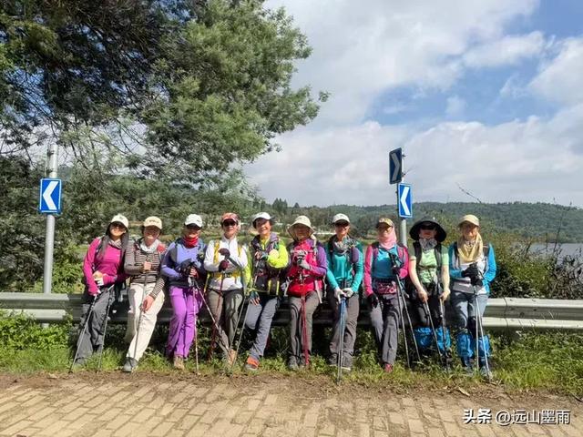 在阳光明媚的秋日里，我们走马街、三家村水库、团结乡滑草场，爽