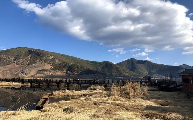 真正的女儿国：男不娶女不嫁，相中就晚上爬窗户，孩子扔给舅舅养